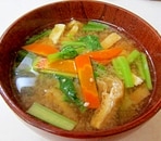 小松菜とにんじんの味噌汁
